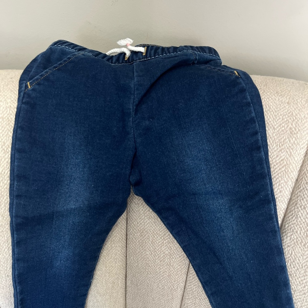 Size 2T girls blue jeans.
